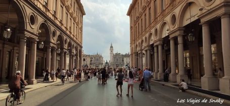 La Via Roma es una de las arterias comerciales más imporantes de Turín.